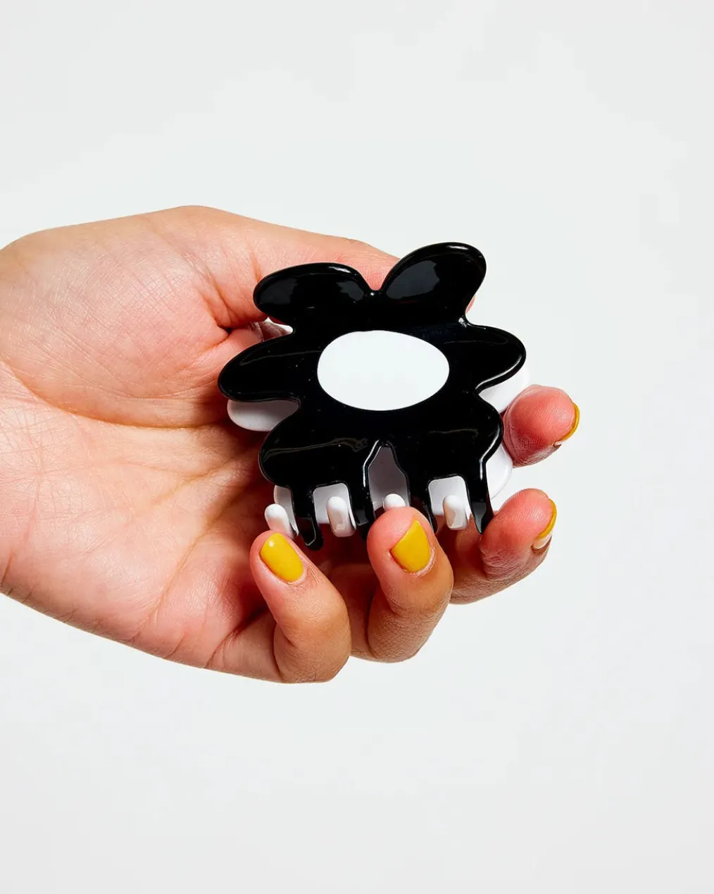 Flower Claw - Black + White